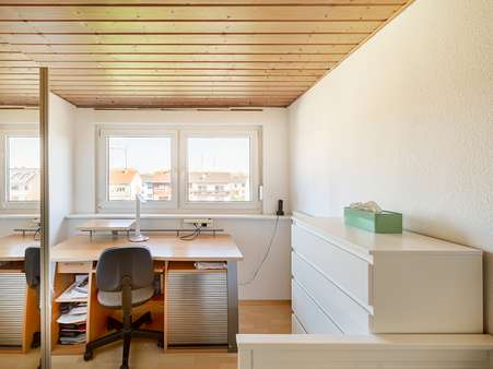 Schlafzimmer 2 - Dachgeschosswohnung in 76661 Philippsburg mit 78m² kaufen