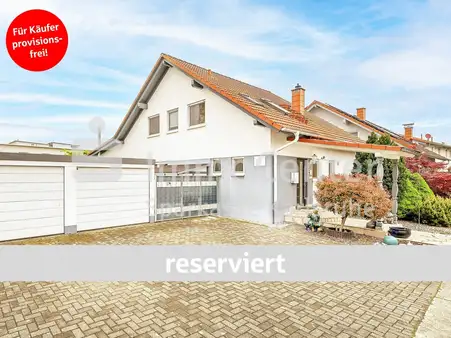 Traumhaus-Charakter! Modernes Einfamilienhaus mit großer Gartenanlage und Swimming-Pool
