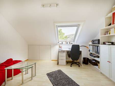 Arbeitszimmer - Dachgeschosswohnung in 76185 Karlsruhe / Grünwinkel mit 84m² kaufen