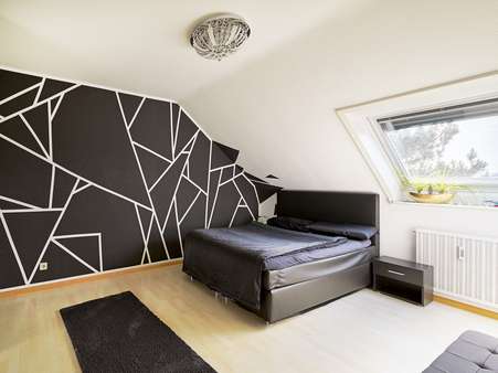 Schlafzimmer - Dachgeschosswohnung in 76185 Karlsruhe / Grünwinkel mit 84m² kaufen