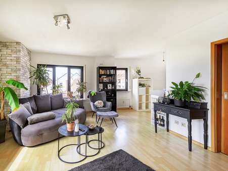 Wohnzimmer  - Dachgeschosswohnung in 76185 Karlsruhe / Grünwinkel mit 84m² kaufen