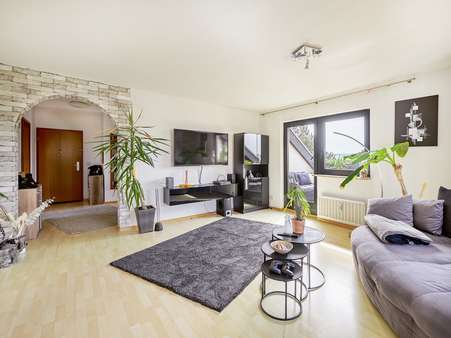 Wohnzimmer  - Dachgeschosswohnung in 76185 Karlsruhe / Grünwinkel mit 84m² kaufen