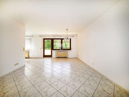 Wohnzimmer Ansicht 1 - Etagenwohnung in 76187 Karlsruhe mit 76m² kaufen