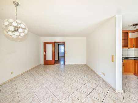 Wohnzimmer Ansicht 2 - Etagenwohnung in 76187 Karlsruhe mit 76m² kaufen