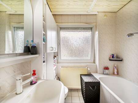 Bad Ansicht 1 - Etagenwohnung in 76275 Ettlingen mit 50m² kaufen
