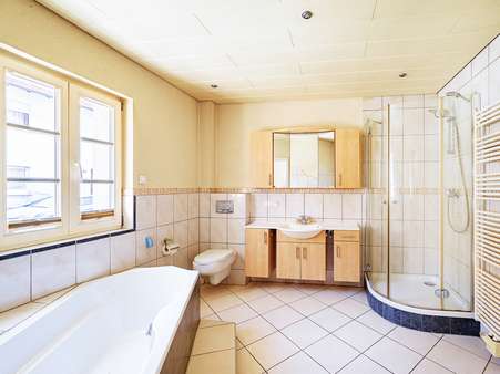 Badezimmer Badezimmer - Doppelhaushälfte in 68794 Oberhausen-Rheinhausen mit 89m² kaufen