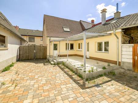 Fassade Terrasse Fassade Terrasse - Doppelhaushälfte in 68794 Oberhausen-Rheinhausen mit 89m² kaufen