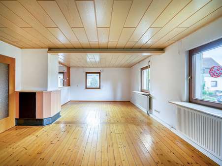 Wohnzimmer Vorderhaus Wohnzimmer Vorderhaus - Doppelhaushälfte in 76287 Rheinstetten / Forchheim mit 204m² kaufen