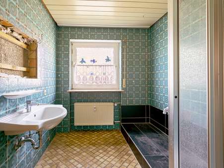 Bad Bad - Zweifamilienhaus in 76297 Stutensee mit 207m² kaufen