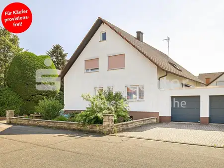 Familienfreundliches Zweifamilienhaus mit Doppelgarage in ruhiger Lage