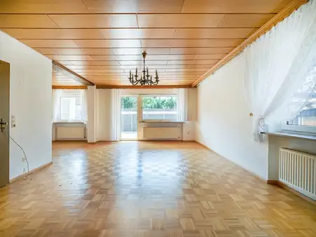 Familienfreundliches Zweifamilienhaus mit Doppelgarage in ruhiger Lage