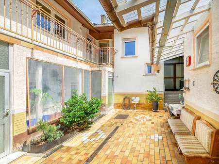 Hinterhof - Zweifamilienhaus in 76661 Philippsburg mit 192m² kaufen