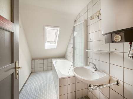 Badezimmer DG Badezimmer DG - Einfamilienhaus in 76316 Malsch mit 242m² kaufen
