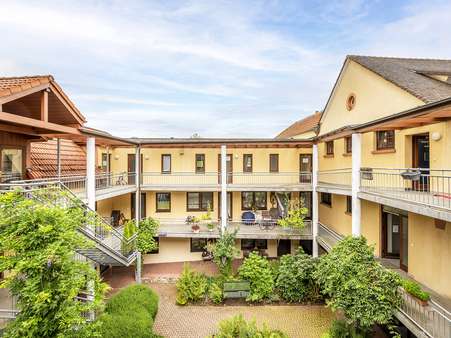 Innenhof - Etagenwohnung in 76356 Weingarten mit 73m² kaufen