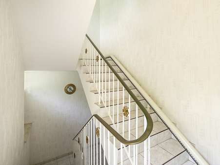 Treppenhaus Treppenhaus - Zweifamilienhaus in 76139 Karlsruhe mit 297m² kaufen