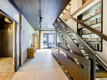 großzügiger Eingangsbereich großzügiger Eingangsbereich - Einfamilienhaus in 76359 Marxzell / Pfaffenrot mit 220m² kaufen
