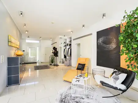 Einziehen, wohlfühlen und gut gehen lassen: Moderner Komfort-Bungalow im beliebten Villenviertel