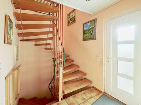 Treppenhaus - Doppelhaushälfte in 68753 Waghäusel mit 137m² kaufen