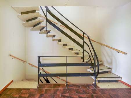 Treppenhaus Treppenhaus - Doppelhaushälfte in 76297 Stutensee / Friedrichstal mit 161m² kaufen