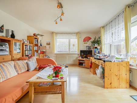 Wohnzimmer EG - Zweifamilienhaus in 76316 Malsch / Waldprechtsweier mit 193m² kaufen