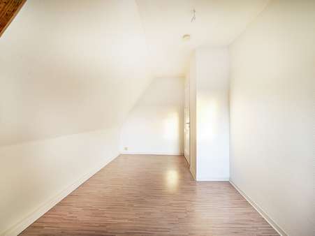 Zimmer 2 Ansicht 2 - Dachgeschosswohnung in 76187 Karlsruhe / Knielingen mit 58m² kaufen