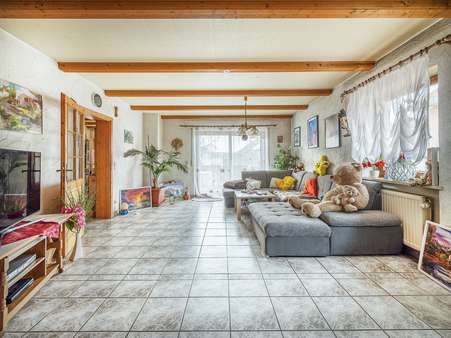 Wohnzimmer - Einfamilienhaus in 76359 Marxzell / Pfaffenrot mit 230m² kaufen