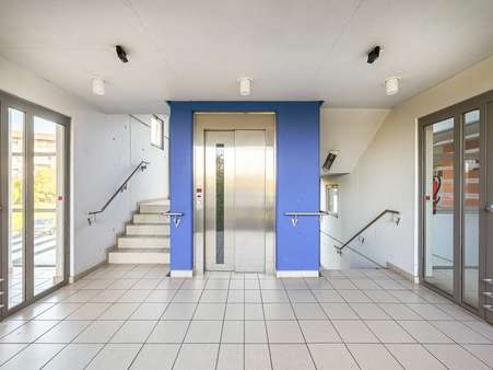 Treppenhaus Lift Treppenhaus Lift - Etagenwohnung in 76189 Karlsruhe / Oberreut mit 54m² kaufen