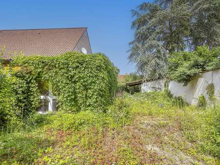 Garten mit Nebengebäude - Reihenmittelhaus in 76706 Dettenheim mit 103m² kaufen