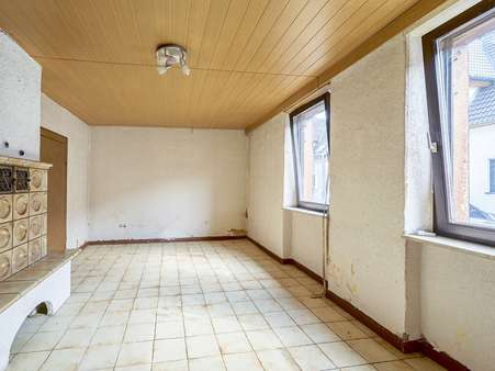 Wohnzimmer im EG - Reihenmittelhaus in 76706 Dettenheim mit 103m² kaufen