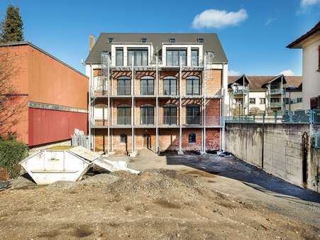 Rückseite Fassade mit Balkone - Grundstück in 76437 Rastatt mit 380m² kaufen