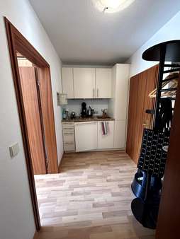 Diele und Küchenzeile - Etagenwohnung in 76530 Baden-Baden mit 30m² kaufen