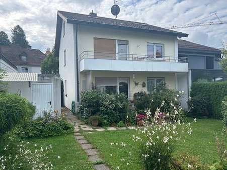 Gartenansicht mit Garage - Mehrfamilienhaus in 76534 Baden-Baden mit 164m² kaufen