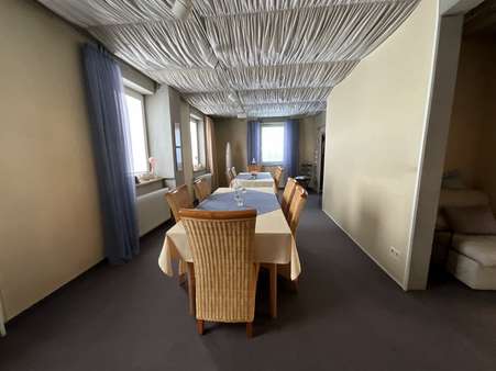 Esszimmer_früher Verkaufsraum - Einfamilienhaus in 77833 Ottersweier mit 263m² kaufen