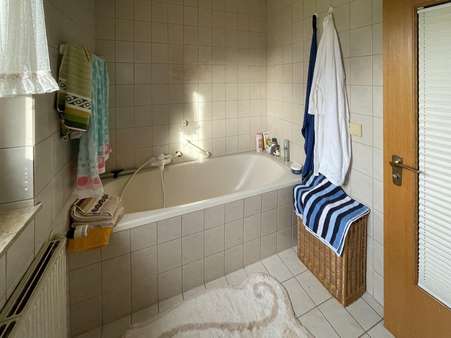 Badezimmer EG Badezimmer EG - Zweifamilienhaus in 77836 Rheinmünster mit 200m² kaufen