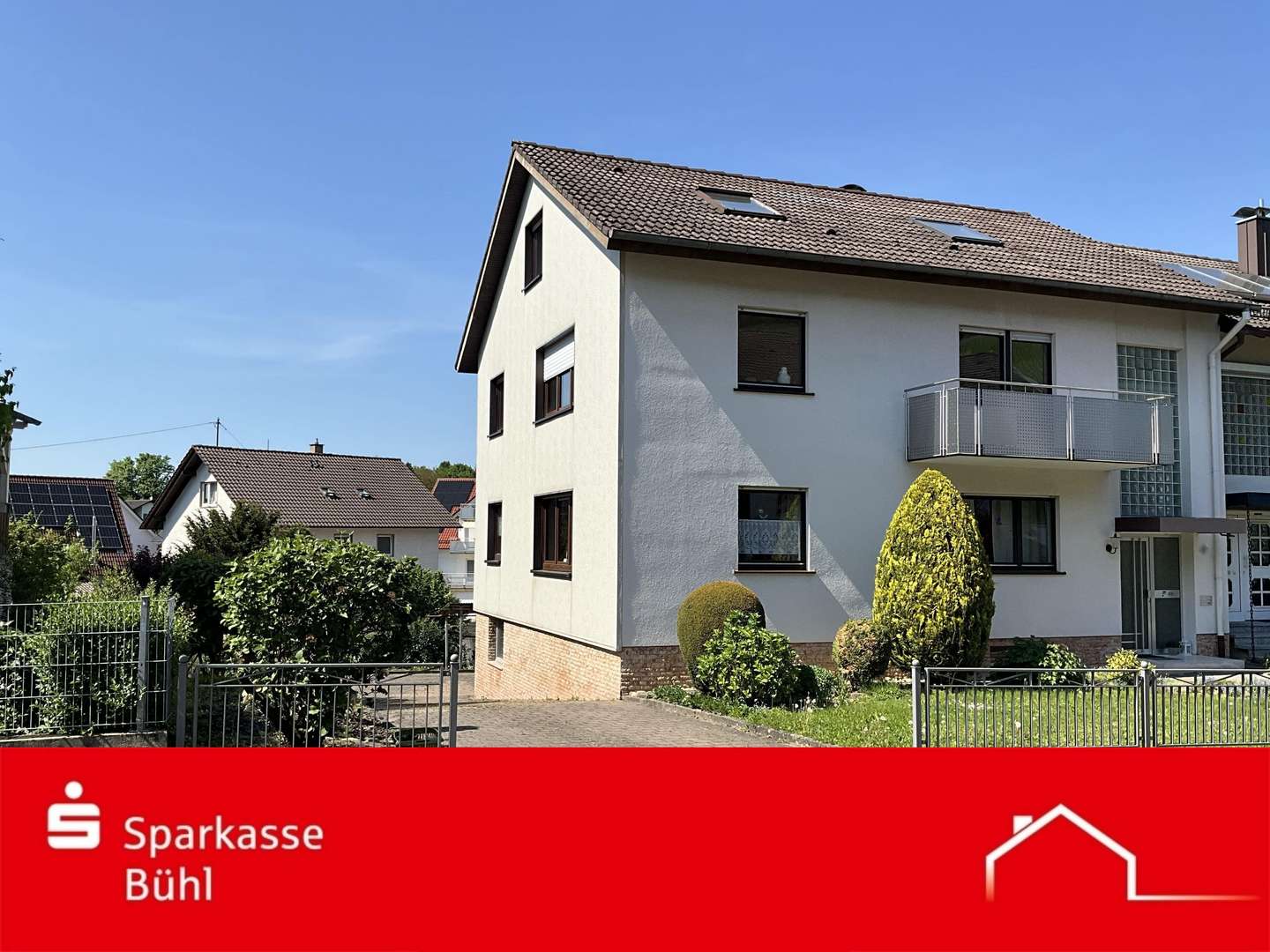 Ansicht Straßenseite Ansicht Straßenseite - Zweifamilienhaus in 76534 Baden-Baden mit 176m² kaufen