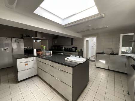 Große Küche -  in 76547 Sinzheim mit 463m² mieten