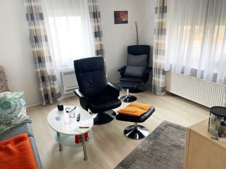 Wohnzimmer - Doppelhaushälfte in 74889 Sinsheim mit 130m² kaufen