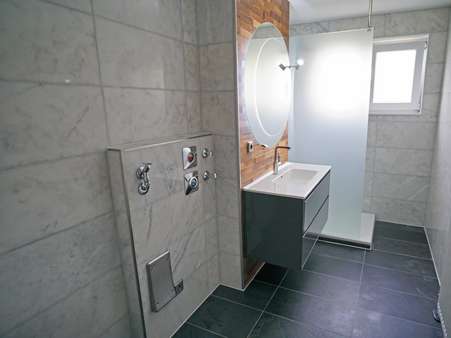 Badezimmer - Etagenwohnung in 74889 Sinsheim mit 79m² kaufen