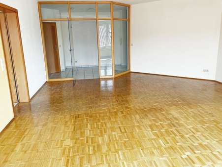 Wohnzimmer - Etagenwohnung in 74889 Sinsheim mit 112m² kaufen