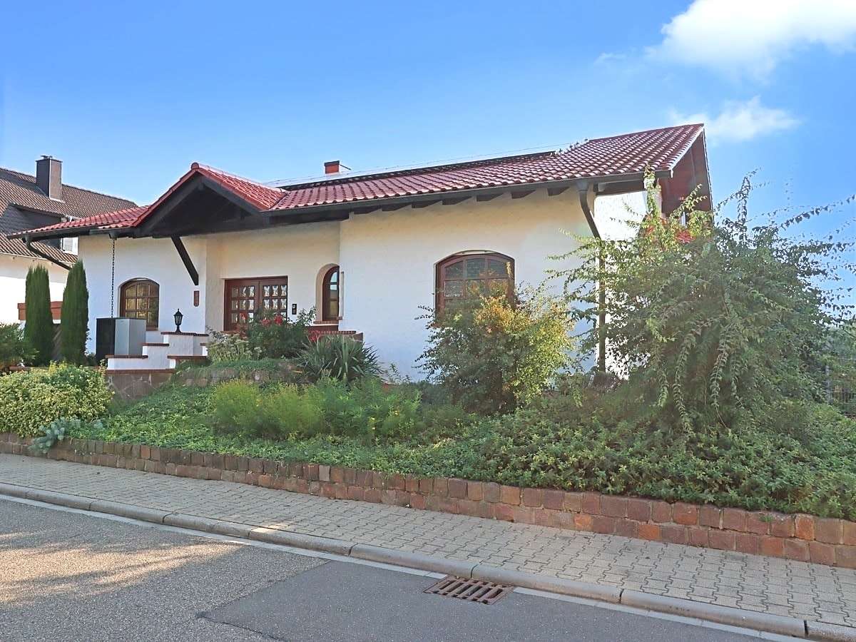 Vorderansicht - Einfamilienhaus in 76709 Kronau mit 172m² kaufen