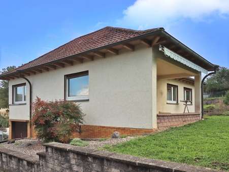 seitliche Ansicht - Bungalow in 76698 Ubstadt-Weiher mit 144m² kaufen