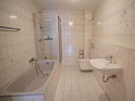 Badezimmer - Dachgeschosswohnung in 74918 Angelbachtal mit 94m² kaufen