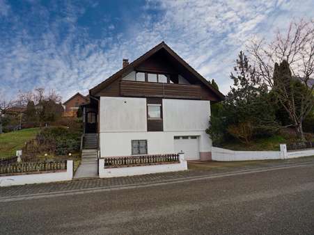 Straßenansicht - Einfamilienhaus in 74889 Sinsheim mit 119m² kaufen