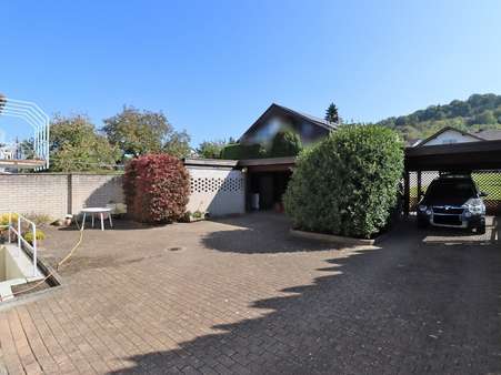 Hof mit Carport - Zweifamilienhaus in 76229 Karlsruhe mit 192m² kaufen