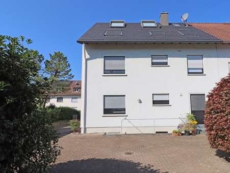 Rückseite des Hauses - Zweifamilienhaus in 76229 Karlsruhe mit 192m² kaufen