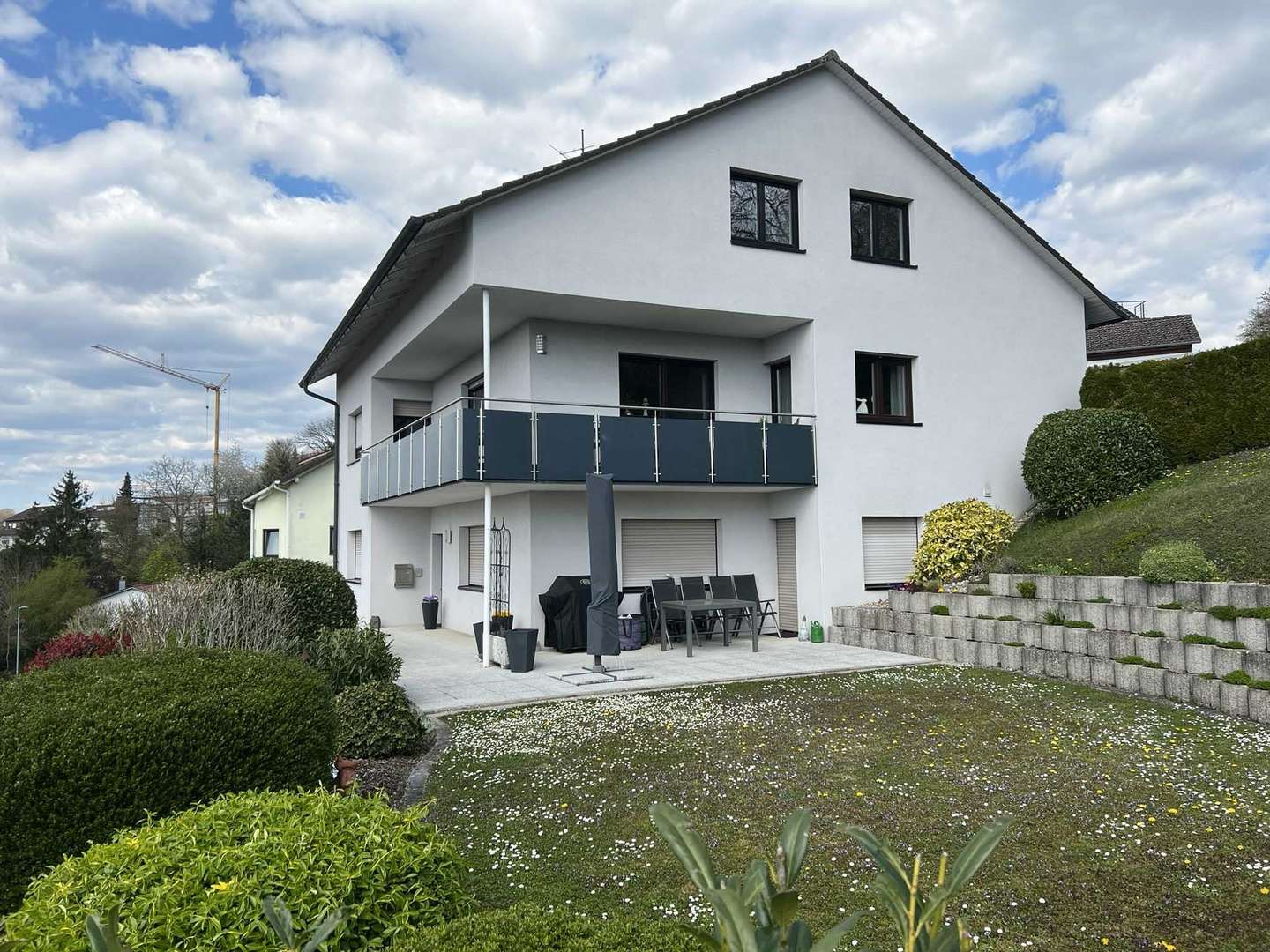 seitliche Ansicht - Erdgeschosswohnung in 74889 Sinsheim mit 100m² kaufen