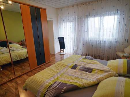 Schlafzimmer - Erdgeschosswohnung in 74889 Sinsheim mit 100m² kaufen
