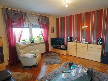 Wohnzimmer - Erdgeschosswohnung in 74889 Sinsheim mit 100m² kaufen