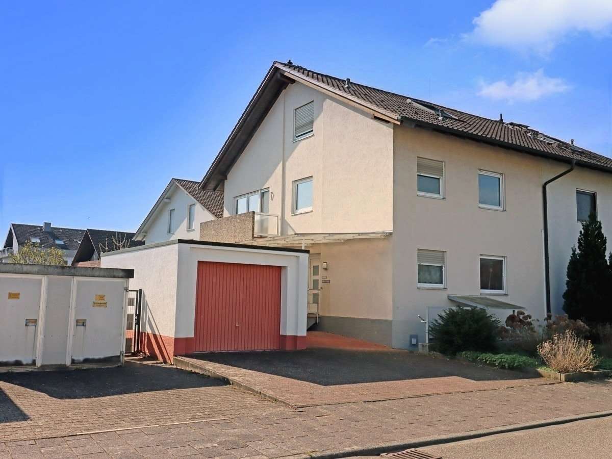 Straßenansicht - Doppelhaushälfte in 76694 Forst mit 178m² kaufen