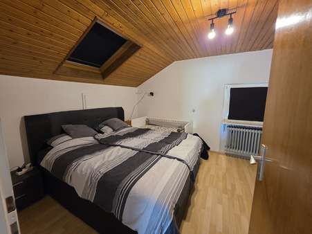 Schlafzimmer - Dachgeschosswohnung in 75438 Knittlingen mit 46m² mieten